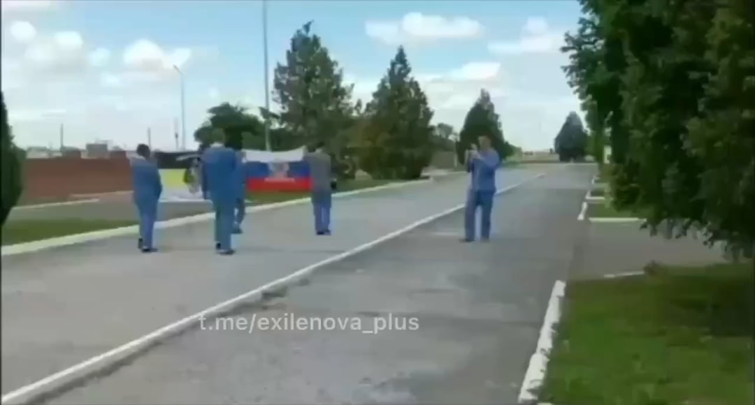 A Russian parade for celebrating the "victorious soldiers" who came back from the front.. but there is a nuance