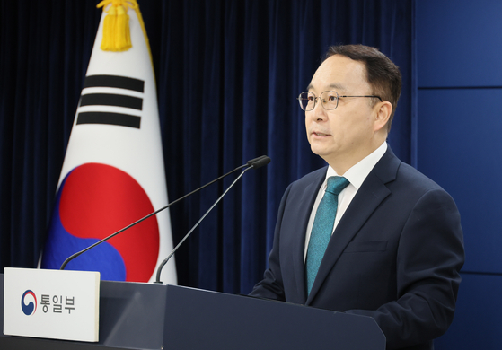 Ministry of Unification spokesperson Koo Byung-sam during a regular press briefing at the government complex in Jongno District, central Seoul, on Aug. 11 [YONHAP]
