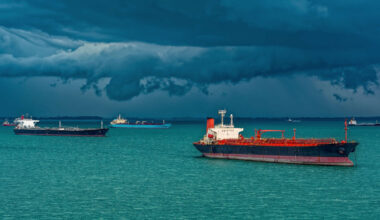 Global crude exports remain strong as oversupply fears loom