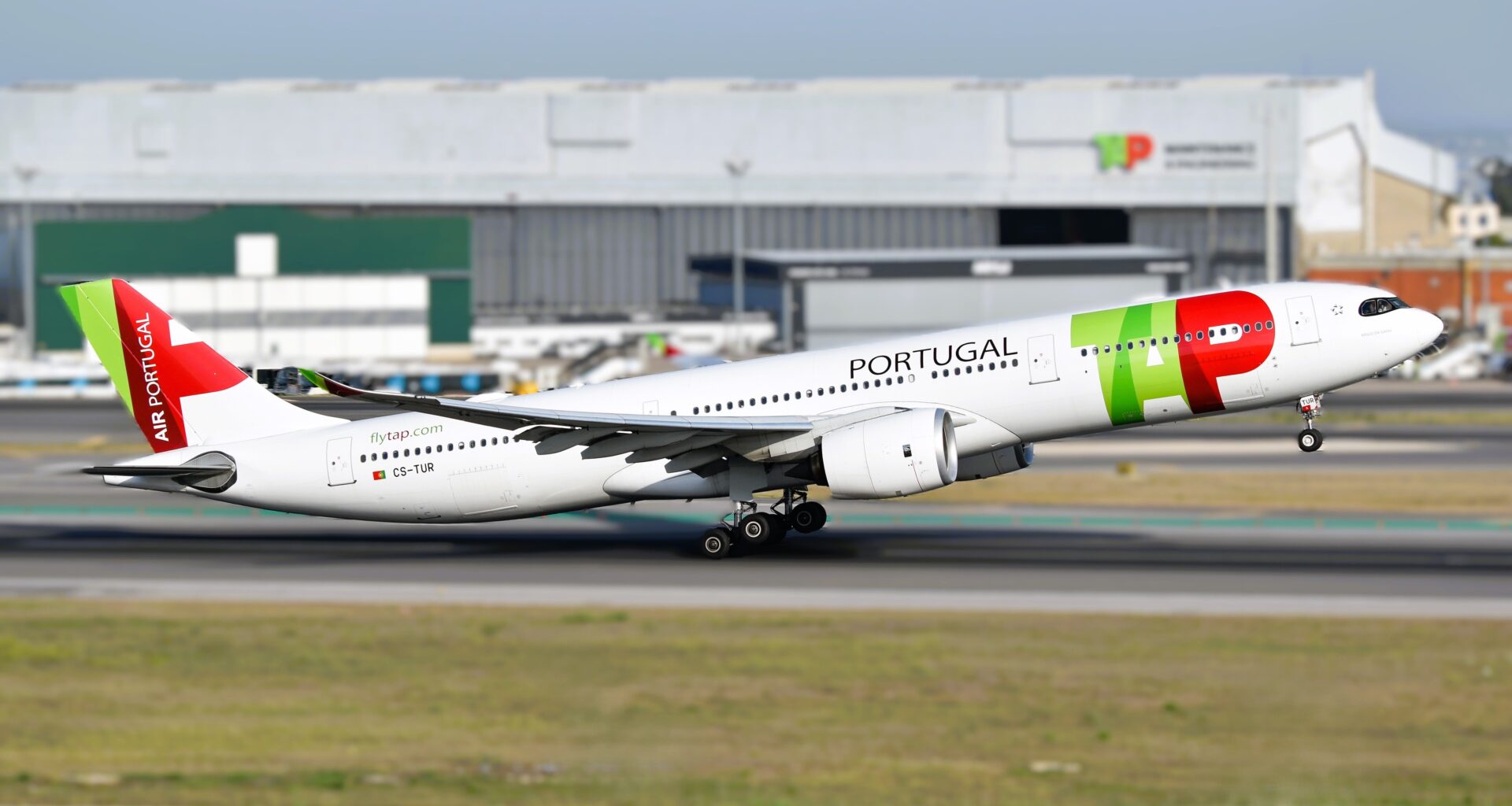 Portuguese President Signs Off On TAP Air Portugal Privatization