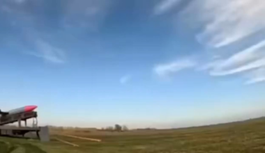 The first footage of the launches of the new Ukrainian cruise missiles "Flamingo" from ground-based installations. The missile has a range of up to 3,000 km, a warhead of about 1,000 kg, and a speed of up to 950 km/h. It is resistant to EW systems and can be produced in large quantities