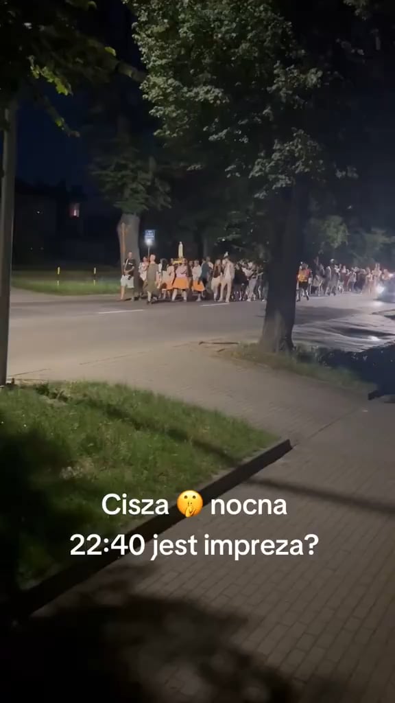 Czy oni muszą się tak tym obnosić nawet w nocy?