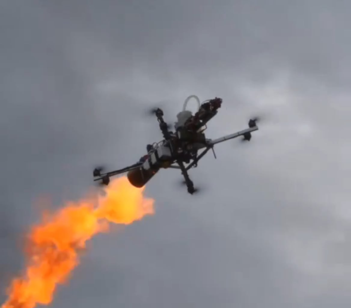 Ukrainian flamethrower drones (aka "Drakaris") ready to fry Russian positions. 10.08.2025
