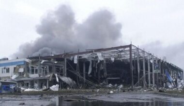 Ukraine: Russland attackiert US-Fabrik – Selenskyj: "Gezielter Angriff"
