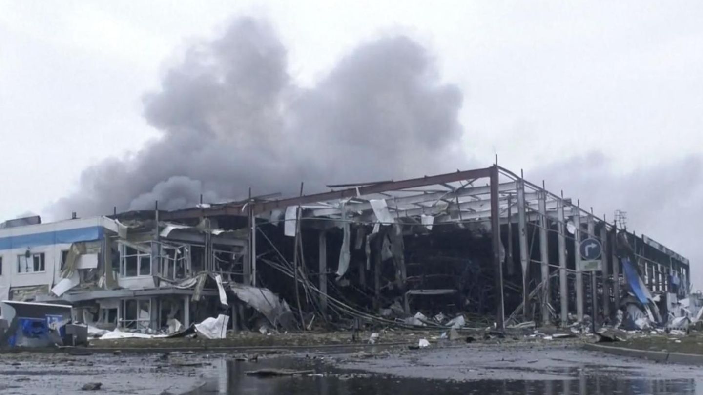 Ukraine: Russland attackiert US-Fabrik – Selenskyj: "Gezielter Angriff"