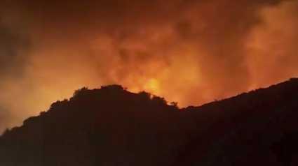 Firefighters battle wildfire burning along I-5 north of Los Angeles