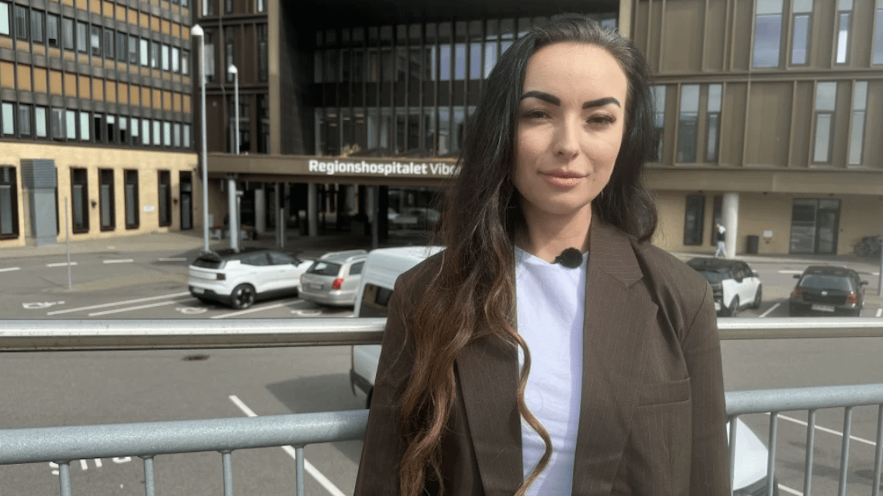 Sygeplejerske troede, hun passede sit arbejde – nu er hun tiltalt for at krænke patient