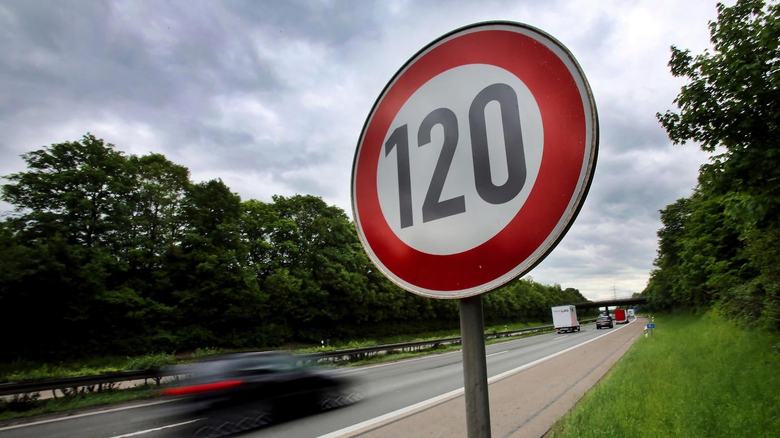 Motorist driving at 199 mph (321 km/h) on Germany's Autobahn is fined more than $1,000