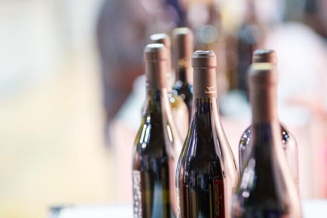 Läti karmistas alkohoolsete jookide müümise tingimusi ja kellaaegu