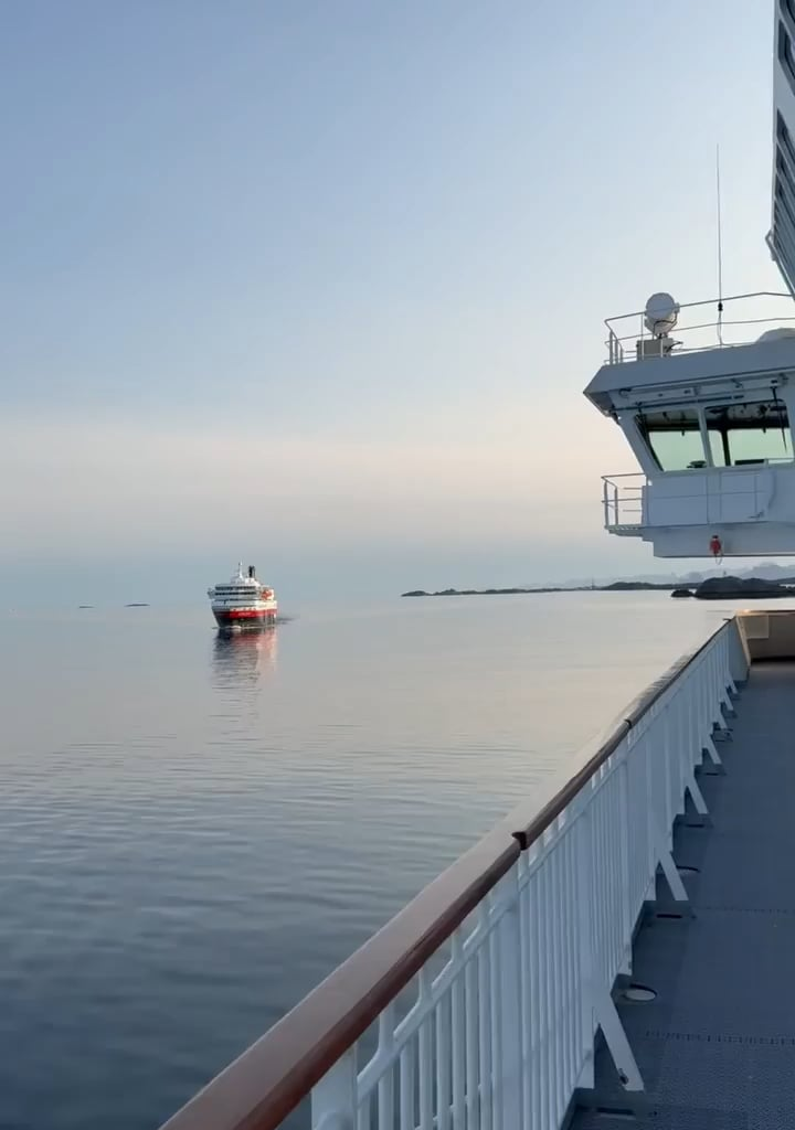MS Nordkapp passing MS Nordnorge in Svolvær