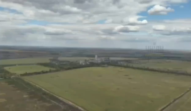 A Ukrainian sniper from the "Pryvyd" group, using UAVs and AI, successfully fired a shot at a record distance of 4,000 meters, eliminating two Russian soldiers at the Pokrovsk-Myrnohrad defense line. The unique hit without direct visibility was made with a 14.5 mm Alligator rifle.