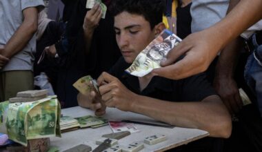 There’s Barely Any Food in Gaza, and Barely Any Cash to Buy It