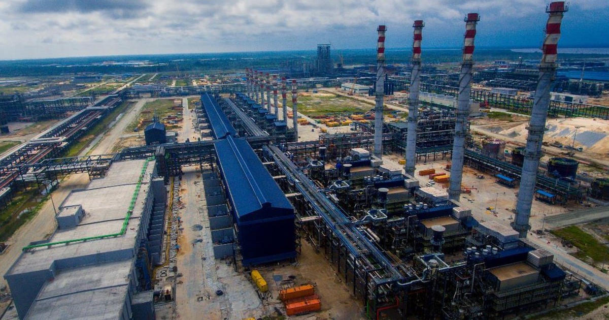 Despite intensifying competition, Dangote Refinery increases petrol price