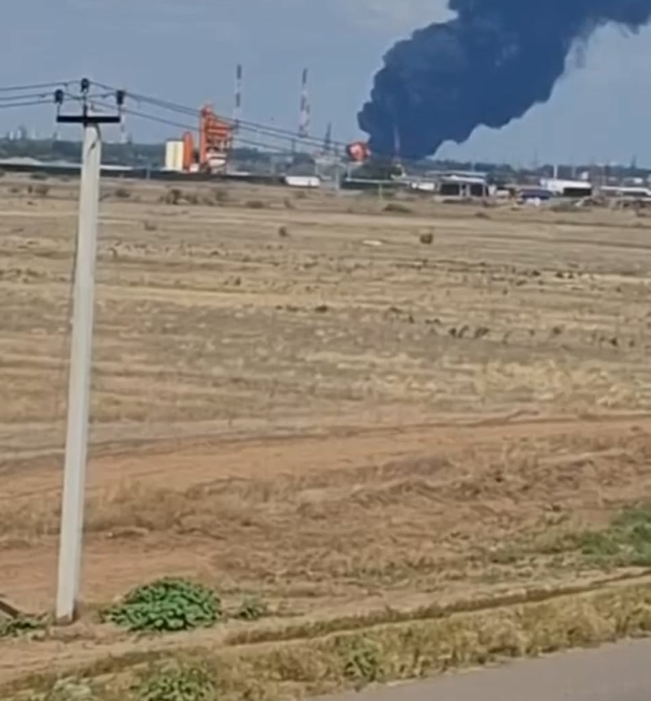In Volgograd, Volgograd region, a refinery is on fire