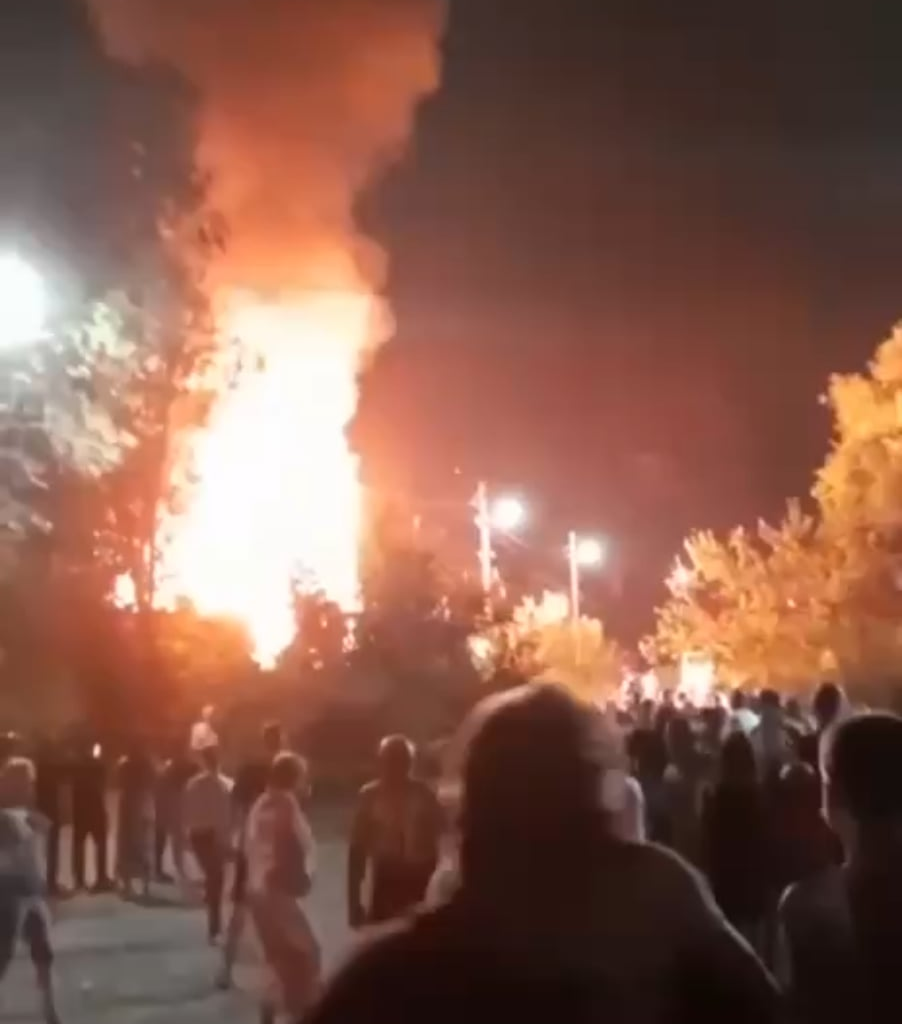 russians in sochi come out to see a pretty fire