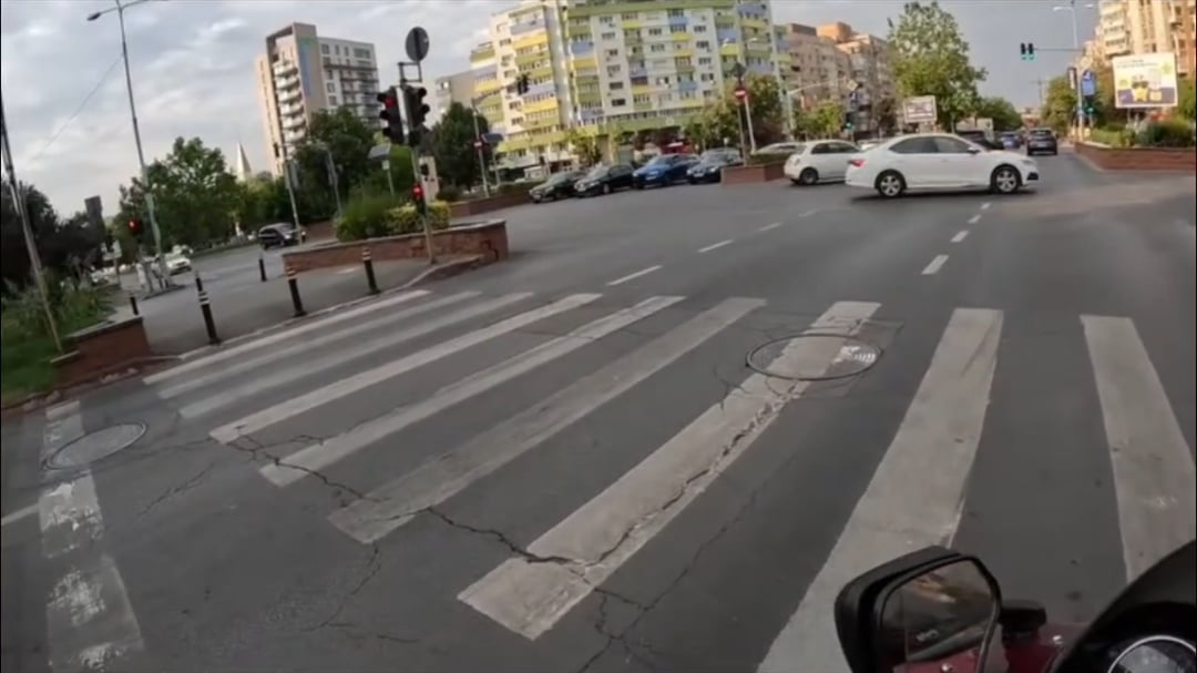 Te-ai gandit cui ii bagi fumul in nas pana acum?