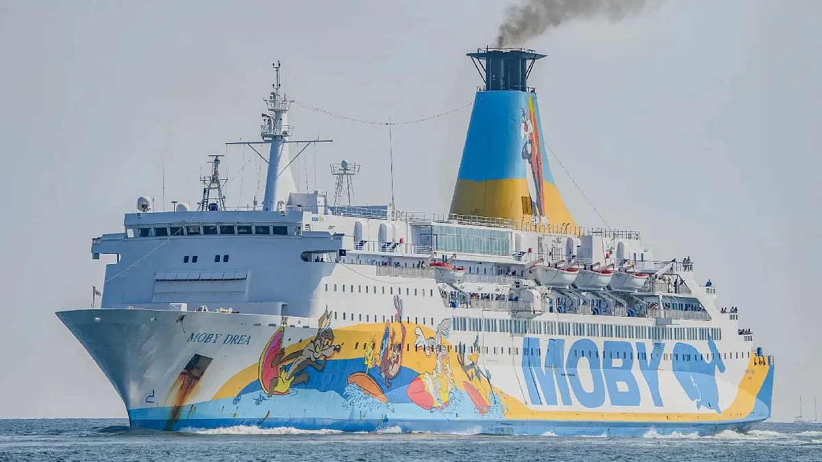 Croatian government orders local shipyard to halt asbestos removal on ferry following protests
