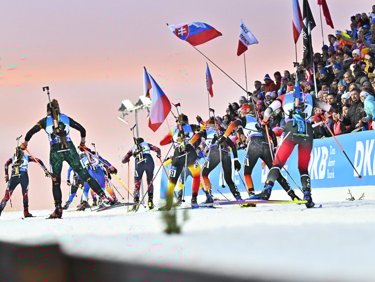 Na snímke biatlonistky v stíhacích pretekoch žien na 10 km