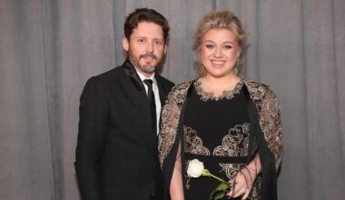 Kelly Clarkson palika aizsargājošs bijušais Brendons Blekstoks, neskatoties uz likumīgo cīņu un netīro šķiršanos