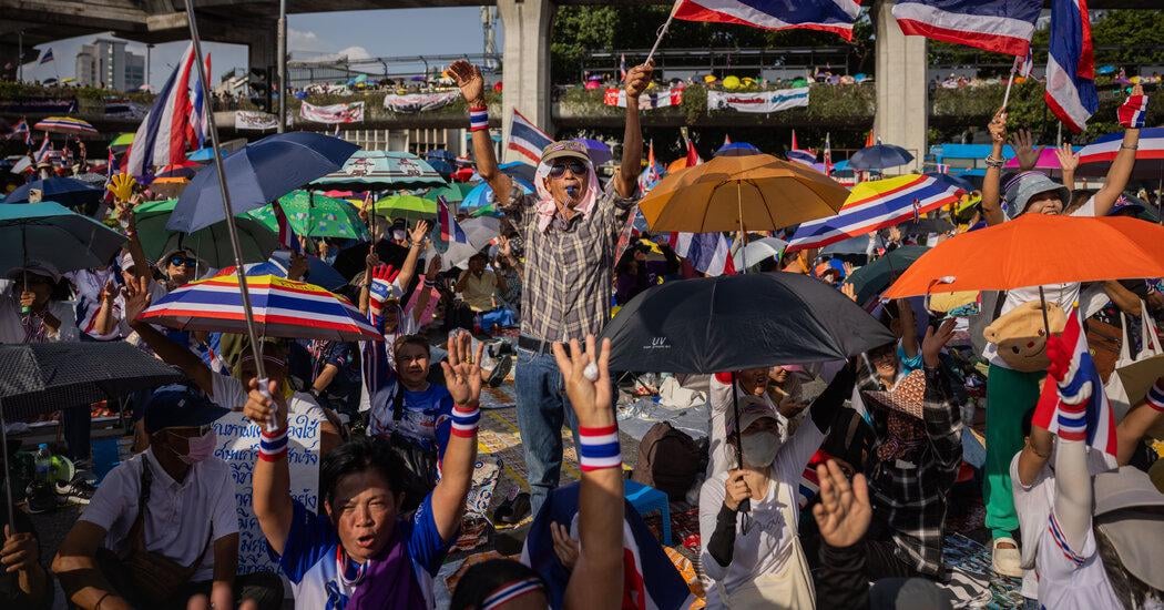 Protesters in Thailand Denounce Prime Minister After Clashes With Cambodia