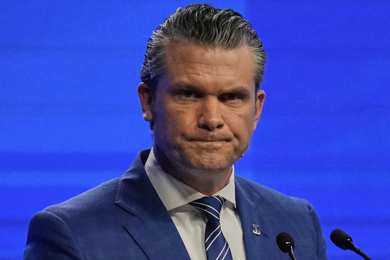 U.S. Defense Secretary Pete Hegseth delivers a speech during the 22nd Shangri-La Dialogue in Singapore on May 31. [AP/YONHAP]