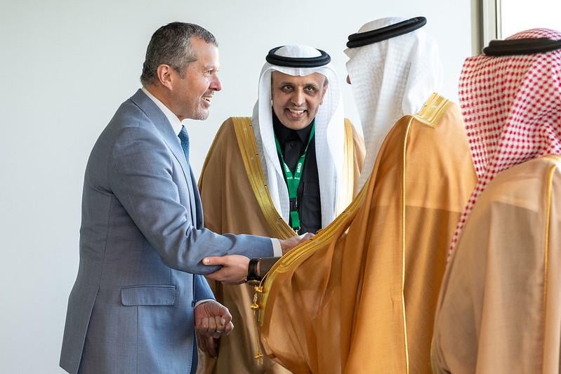 Oil States Accused of Using Scare Tactics to Sink Green Shipping Deal /  “If petrostates weren’t complaining, it would be a sign the IMO had done something wrong.”
– green shipping expert 
#GlobalCarbonFeeAndDividendPetition