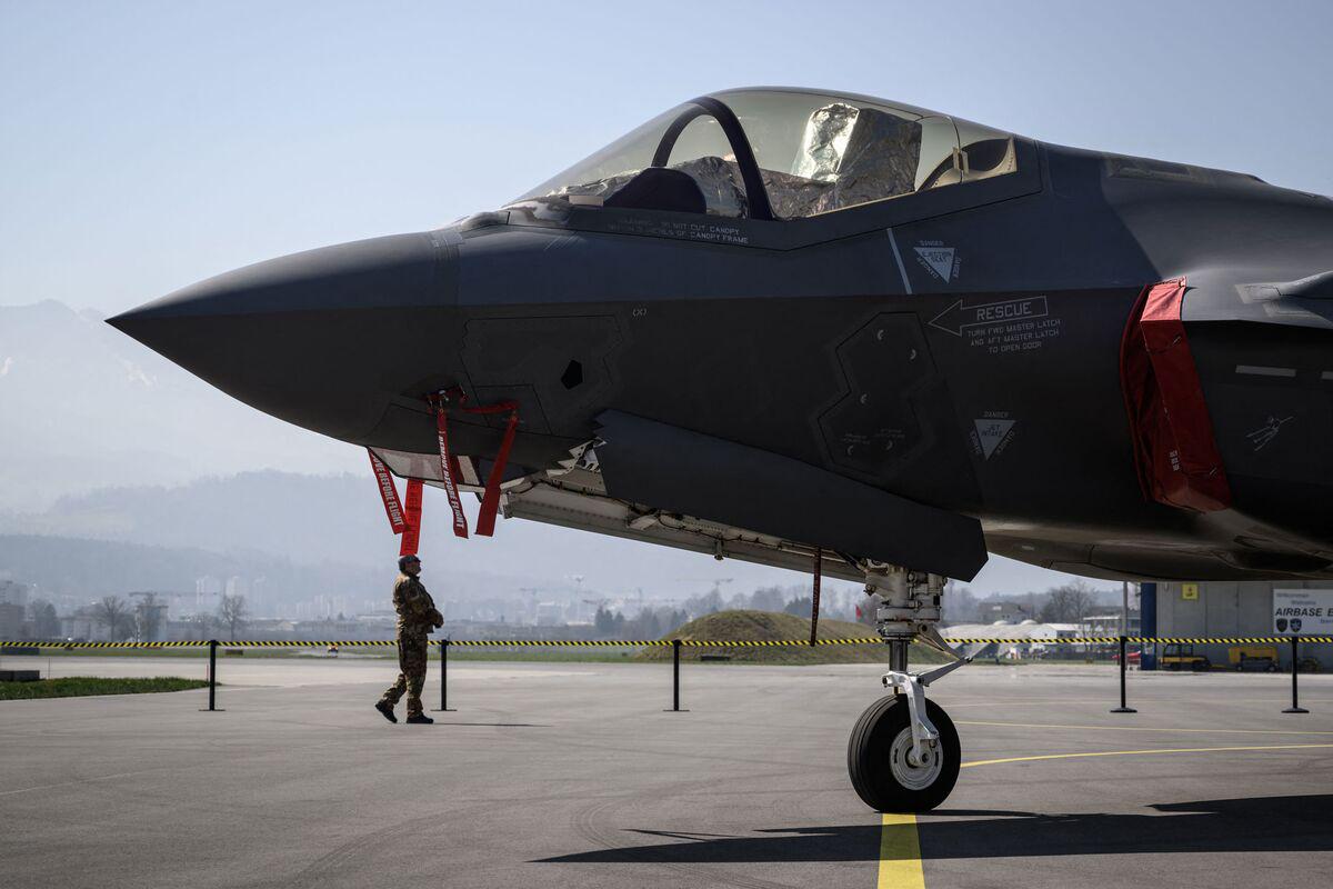 Swiss Politicians Push to Cancel F-35 Fighter-Jet Deal After US Tariffs