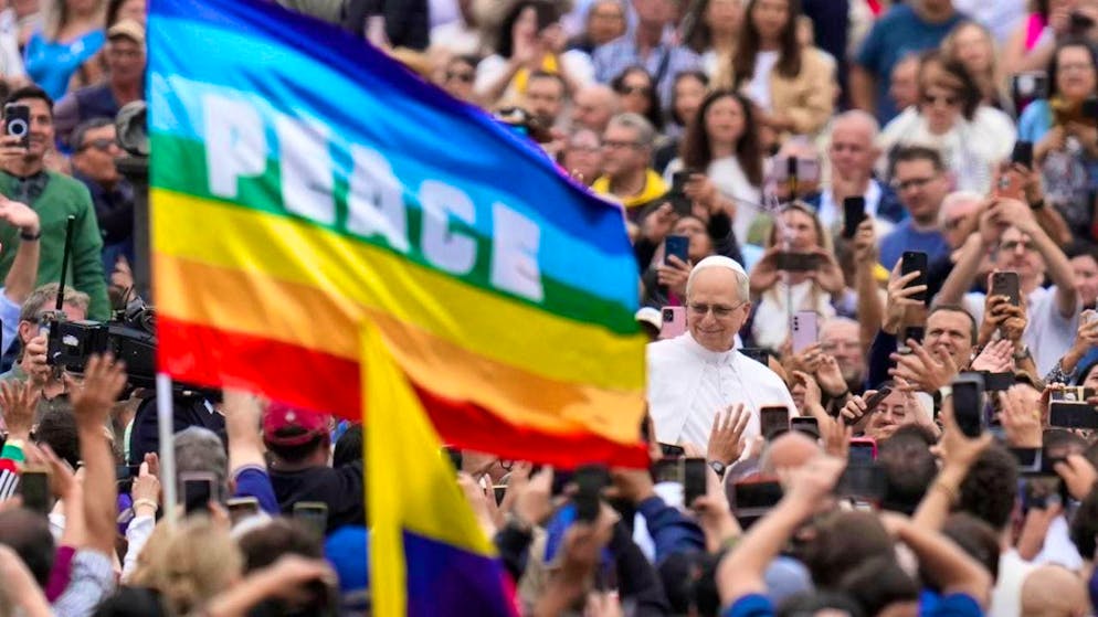 ARCHIVE - Pope Leo XIV in St. Peter's Square in May. Photo: Gregorio Borgia/AP/dpa/Archive image