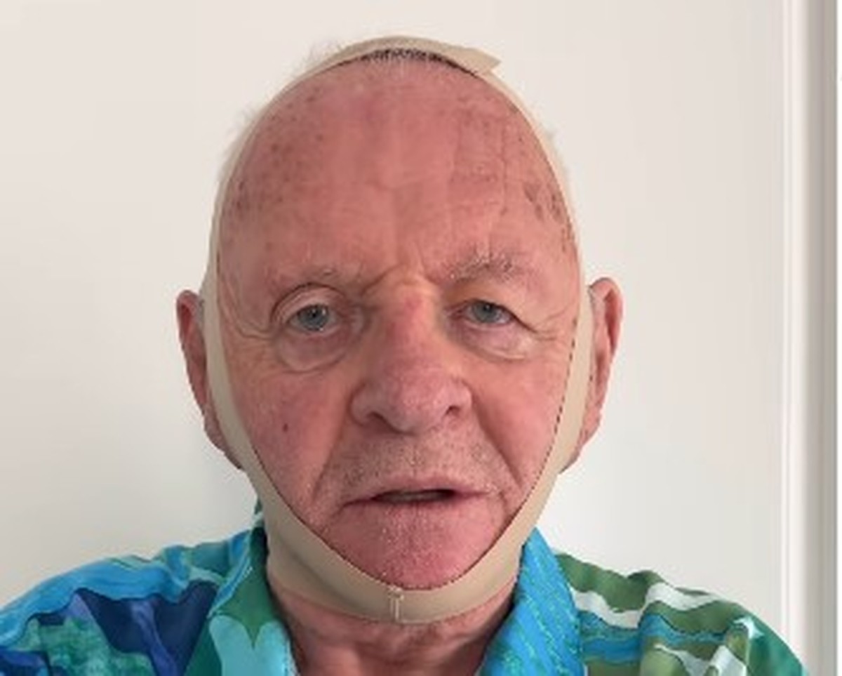 Anthony Hopkins 'vira' Hannibal Lecter com cinta 'anti-papada' e quebra web: 'melhor post da história'