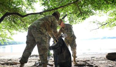 National Guard called in to deal with ‘crime emergency’ in DC are now picking up trash outside the White House