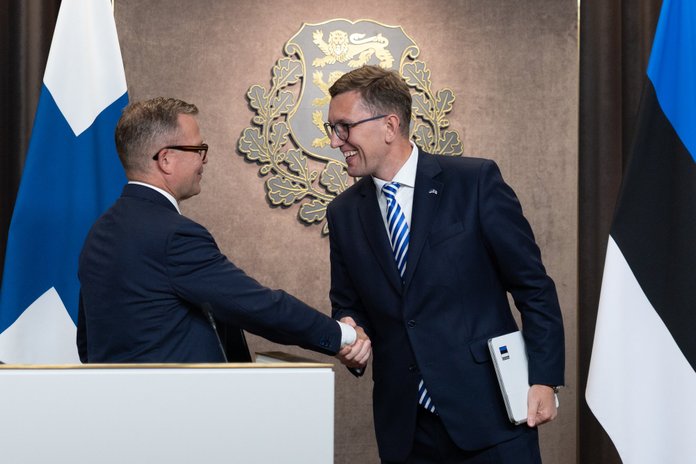 Soome ja Eesti peaministrid pärast pressikonverentsi lõppu.