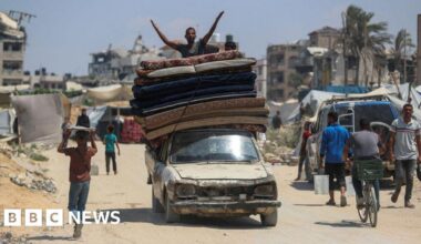 Hamas agrees to new Gaza ceasefire proposal, source in group says