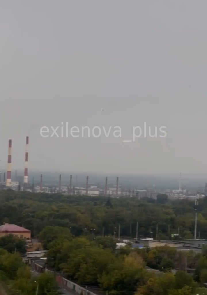 Ukrainian drone hits Samara/Novokyjbyshevsk refinery causing big boom.