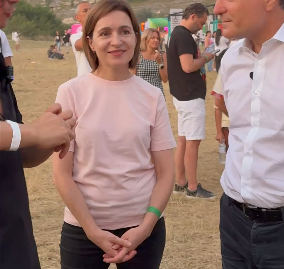 Maia Sandu + Nicușor Dan la Festivalul Lupilor din RM