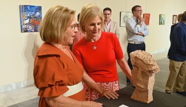 La exposición de Ana María Sabido 'Del deporte al Arte' inaugura el ciclo expositivo de las Fiestas de la Vendimia