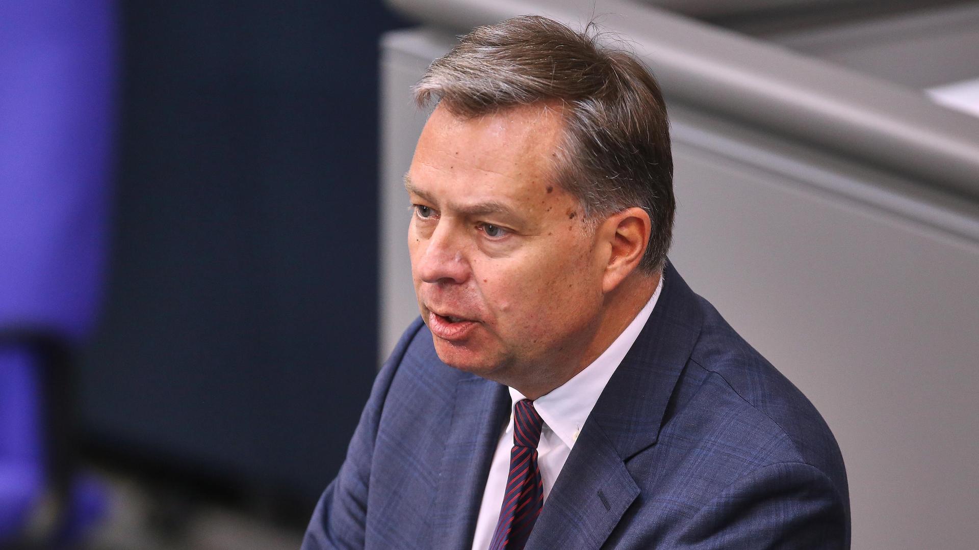 Stephan Mayer, CSU, spricht im Bundestag.