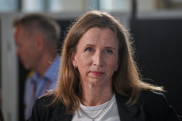 Oslo 20250623. 
Statsminister Jonas Gahr Støre og justis- og beredskapsminister Astri Aas-Hansen møter politidirektør Håkon Skulstad, assisterende Kripos-sjef Ketil Haukaas, Økokrim-sjef Pål Lønseth, politimester i Oslo Ida Melbo Øystese og riksadvokat Jørn Sigurd Maurud for å få en oppdatering om satsingen mot kriminalitet og kriminelle nettverk.
Foto: Ole Berg-Rusten / NTB