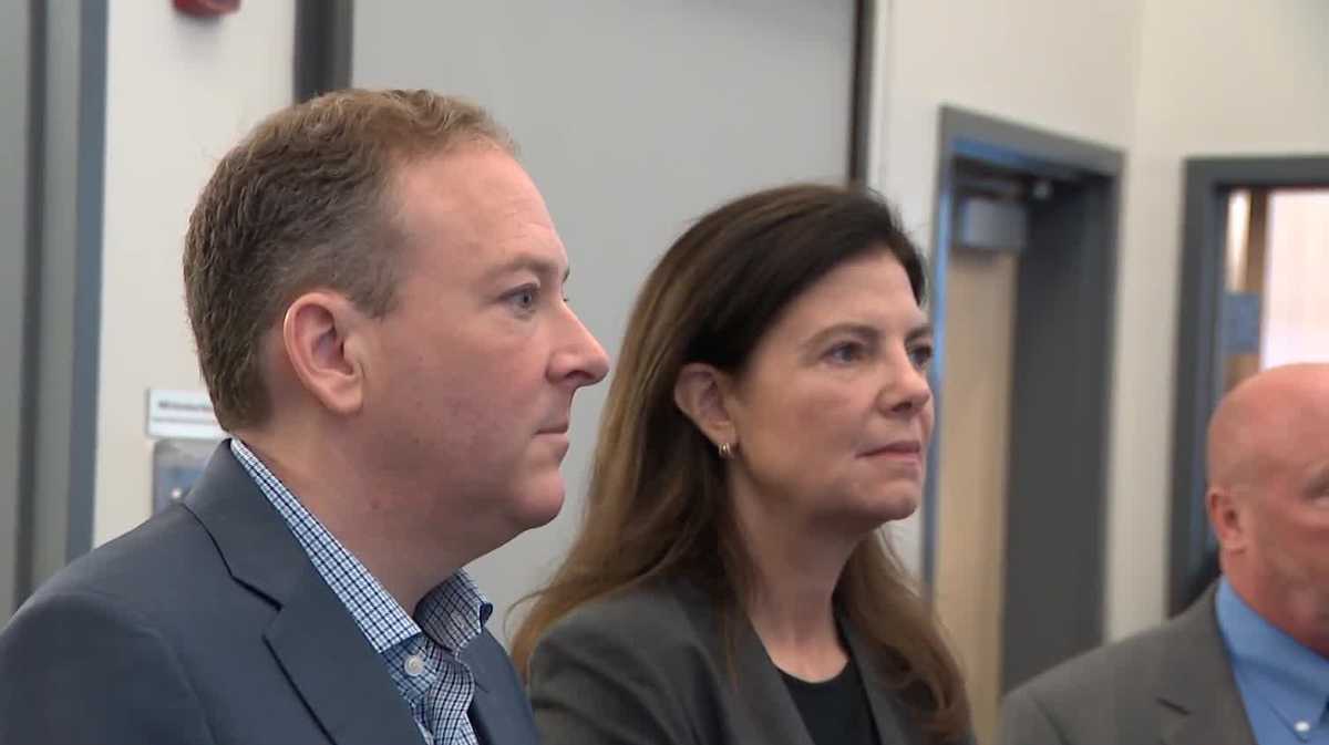 Ayotte says she backs effort to revive pipeline project