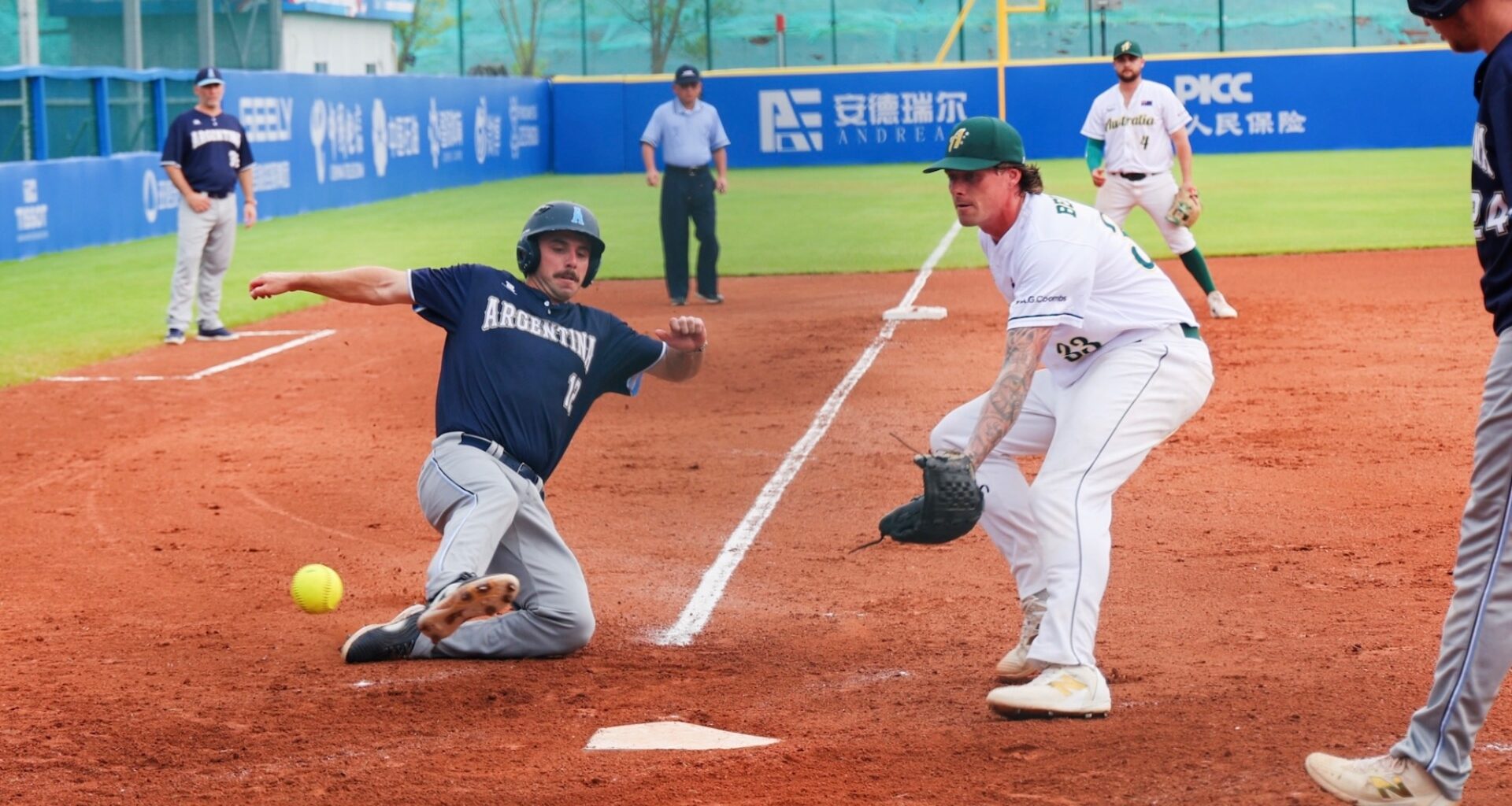 The World Games Men's Softball semifinals underway: USA leading Venezuela; Japan meet Canada