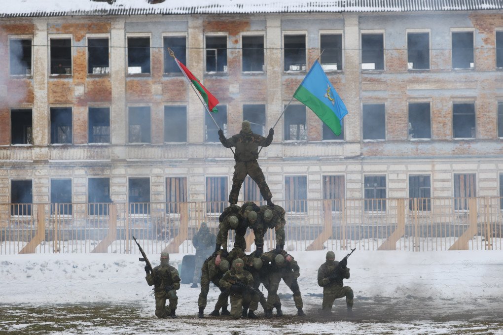 Soldiers demonstrate their skills as they perform during the 60th anniversary celebrations of The 5th Special Forces Brigade, at the city of Maryina Gorka in Minsk, Belarus, on December 27, 2022. (Source: Getty Images) Soldiers demonstrate their skills as they perform during the 60th anniversary celebrations of The 5th Special Forces Brigade, at the city of Maryina Gorka in Minsk, Belarus, on December 27, 2022. (Source: Getty Images)