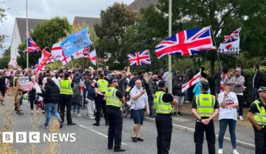 Demo and counter-demo meet outside migrant hotel in Gloucester