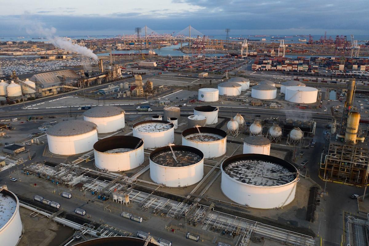 Oil Traders Race Against Time to Solve Global Diesel Crunch
