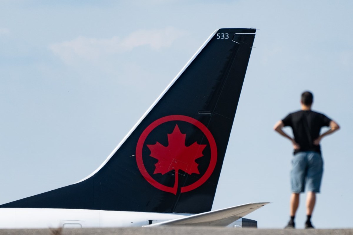Air Canada flight attendants vote in favour of strike mandate