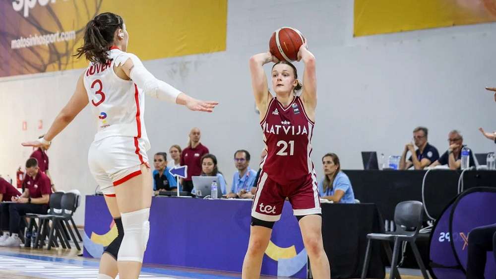 Latvijas U20 meitenēm "Trīs kroņu" pārbaudījums – Basketbols – Sportacentrs.com
