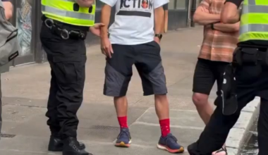 Oi oi you got a loicense for dat shirt?