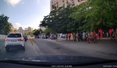 Sofer in Bucuresti, la un pas sa loveasca mai multi pietoni care treceau pe rosu. Voi cum vedeti chestia asta, sincer ?!?