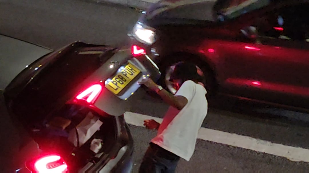 1am... Residential area... Why are people like this?