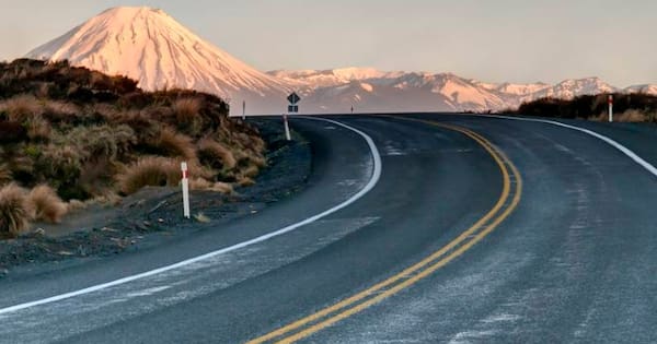 Snow closes Desert Road, warnings in south