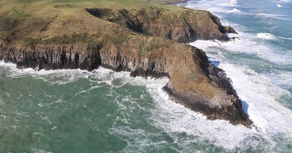 Coroner recommends lifejackets be mandated when rock fishing