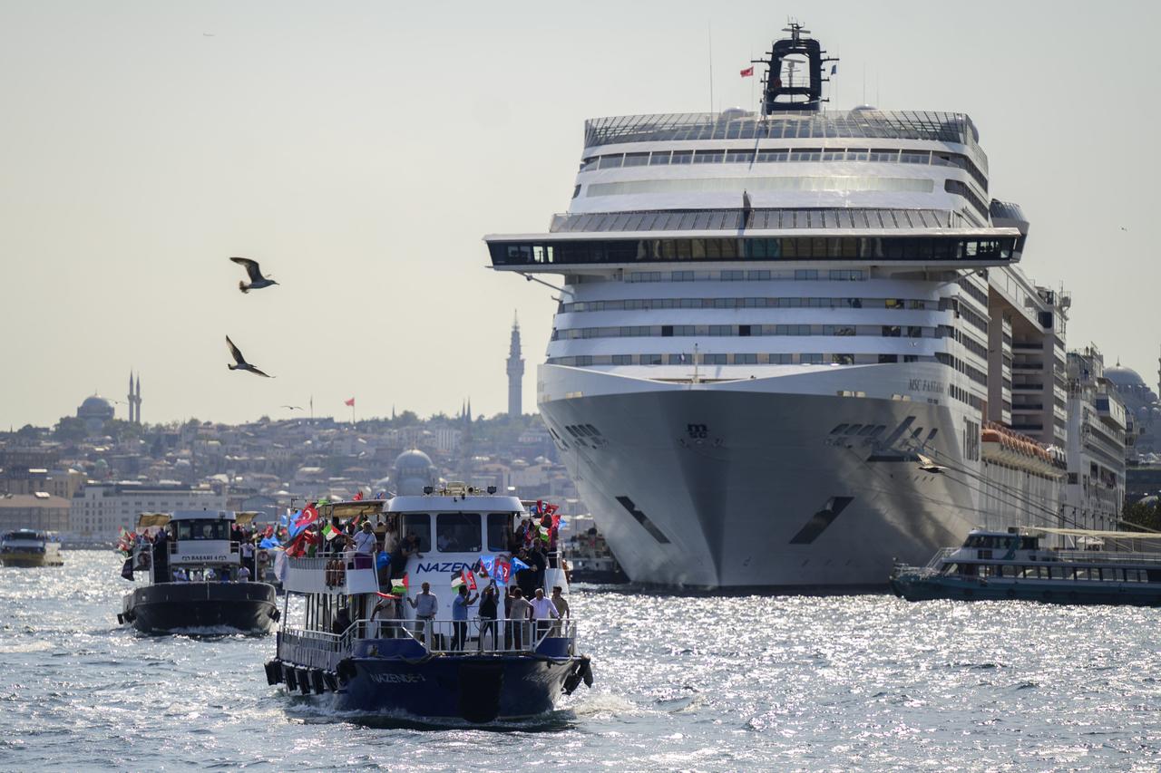 People participate at the  Open Rafah  movement’s event to show their solidarity with Gaza as they arrive near the Maiden’s Tower off the coast of Uskudar by boats departing from Karakoy, to gather at the Bosphorus in Istanbul, Türkiye, on August 23, 2025. (AA Photo)
